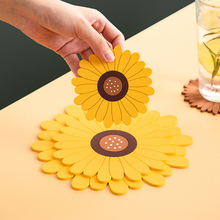 Laden Sie das Bild in den Galerie-Viewer, Nettes wärmeisolierendes und verbrühungshemmendes Tischset