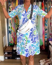 Laden Sie das Bild in den Galerie-Viewer, Kleid mit kurzen Ärmeln, Blumendruck und V-Ausschnitt