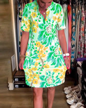 Laden Sie das Bild in den Galerie-Viewer, Kleid mit kurzen Ärmeln, Blumendruck und V-Ausschnitt