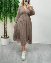 Laden Sie das Bild in den Galerie-Viewer, Bedrucktes, elegantes Knopfkleid