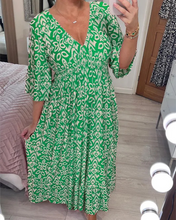 Laden Sie das Bild in den Galerie-Viewer, Rotes bedrucktes Maxikleid
