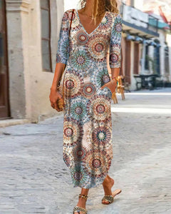 Kleid mit V-Ausschnitt und 3/4-Ärmeln