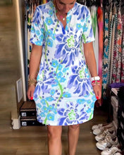 Laden Sie das Bild in den Galerie-Viewer, Kleid mit kurzen Ärmeln, Blumendruck und V-Ausschnitt