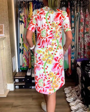 Laden Sie das Bild in den Galerie-Viewer, Kleid mit kurzen Ärmeln, Blumendruck und V-Ausschnitt