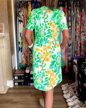 Laden Sie das Bild in den Galerie-Viewer, Kleid mit kurzen Ärmeln, Blumendruck und V-Ausschnitt
