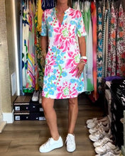 Laden Sie das Bild in den Galerie-Viewer, Kleid mit kurzen Ärmeln, Blumendruck und V-Ausschnitt