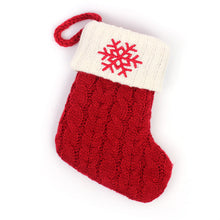 Laden Sie das Bild in den Galerie-Viewer, 🎄Gestrickte Weihnachtssocke mit Buchstaben🎊