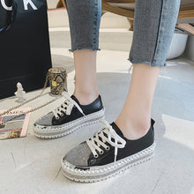 Laden Sie das Bild in den Galerie-Viewer, SNEAKERS AUS DIAMOND SILVER LEDER