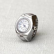 Laden Sie das Bild in den Galerie-Viewer, Retro-Ringuhr