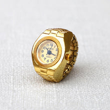 Laden Sie das Bild in den Galerie-Viewer, Retro-Ringuhr