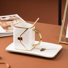 Laden Sie das Bild in den Galerie-Viewer, Kreative Tasse in Handtaschenform mit Untertasse und Löffel