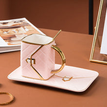 Laden Sie das Bild in den Galerie-Viewer, Kreative Tasse in Handtaschenform mit Untertasse und Löffel