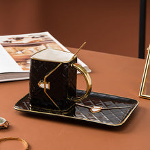 Laden Sie das Bild in den Galerie-Viewer, Kreative Tasse in Handtaschenform mit Untertasse und Löffel