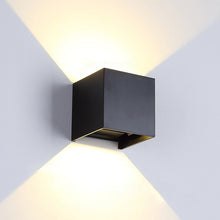 Laden Sie das Bild in den Galerie-Viewer, Wasserdichte, verstellbare LED-Wandleuchte