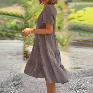 Schlichtes Kleid aus Baumwollleinen mit V-Ausschnitt