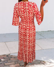 Laden Sie das Bild in den Galerie-Viewer, Rotes bedrucktes Maxikleid