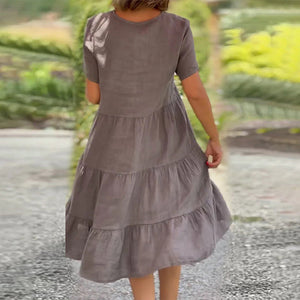 Schlichtes Kleid aus Baumwollleinen mit V-Ausschnitt