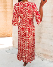 Laden Sie das Bild in den Galerie-Viewer, Rotes bedrucktes Maxikleid