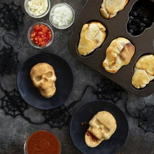 Laden Sie das Bild in den Galerie-Viewer, 💀3D-Schädelform – Backform aus Aluminium💀
