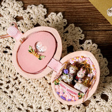 Laden Sie das Bild in den Galerie-Viewer, Kreatives DIY Mikroskopisches Häuschenmodell in Walnussform