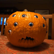 Laden Sie das Bild in den Galerie-Viewer, Gruseliger Kürbis Halloween Ornament🎃
