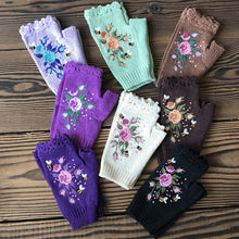 Laden Sie das Bild in den Galerie-Viewer, Handbestickte Handschuhe