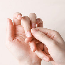 Laden Sie das Bild in den Galerie-Viewer, Ölstift für die Nagelernährung