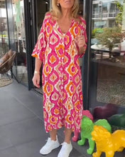 Laden Sie das Bild in den Galerie-Viewer, Robe à imprimé mode avec demi-manche