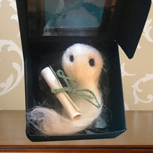 Laden Sie das Bild in den Galerie-Viewer, 👻Halloween Gespenst Ornament👻