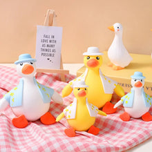 Laden Sie das Bild in den Galerie-Viewer, 🐥Spielzeug zum Stressabbau, verkleidete Ente🐥