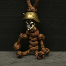 Laden Sie das Bild in den Galerie-Viewer, Skelett Soldat Paracord Schlüsselanhänger