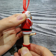 Laden Sie das Bild in den Galerie-Viewer, 🤣Überraschender Weihnachtsmann-Puppe🛒