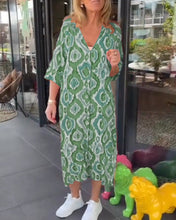 Laden Sie das Bild in den Galerie-Viewer, Robe à imprimé mode avec demi-manche