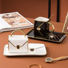 Laden Sie das Bild in den Galerie-Viewer, Kreative Tasse in Handtaschenform mit Untertasse und Löffel