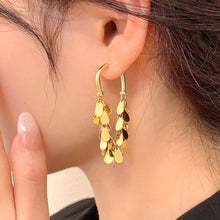 Laden Sie das Bild in den Galerie-Viewer, Pailletten Quaste Ohrringe