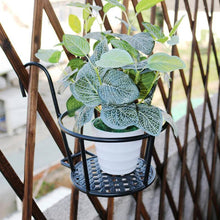 Laden Sie das Bild in den Galerie-Viewer, Hängender Fenster Blumenkorb