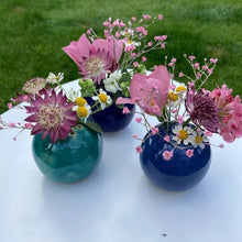 Laden Sie das Bild in den Galerie-Viewer, Perforierte handgemachte Vase Blume Stein Tischdekoration