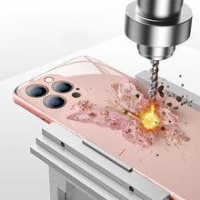 Laden Sie das Bild in den Galerie-Viewer, 🦋3D-Schmetterlingsmuster Glas Handyhülle für iPhone🦋