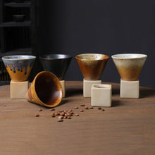 Laden Sie das Bild in den Galerie-Viewer, Retro-Kaffeetasse aus Keramik