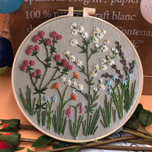 Laden Sie das Bild in den Galerie-Viewer, Stickrahmen-Blumen-Kit für Anfänger