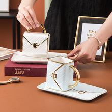 Laden Sie das Bild in den Galerie-Viewer, Kreative Tasse in Handtaschenform mit Untertasse und Löffel