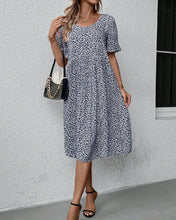 Laden Sie das Bild in den Galerie-Viewer, Elegantes Kleid mit Blumendruck und Rundhalsausschnitt