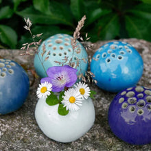 Laden Sie das Bild in den Galerie-Viewer, Perforierte handgemachte Vase Blume Stein Tischdekoration