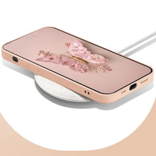 Laden Sie das Bild in den Galerie-Viewer, 🦋3D-Schmetterlingsmuster Glas Handyhülle für iPhone🦋