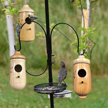 Laden Sie das Bild in den Galerie-Viewer, Hölzernes Kolibri-Haus - Geschenk für Naturliebhaber