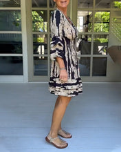 Laden Sie das Bild in den Galerie-Viewer, Kleid mit 3/4-Ärmeln und V-Ausschnitt