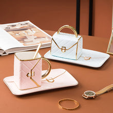 Laden Sie das Bild in den Galerie-Viewer, Kreative Tasse in Handtaschenform mit Untertasse und Löffel