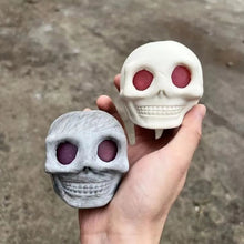 Laden Sie das Bild in den Galerie-Viewer, 💀Schädel-Relief-Ball💀