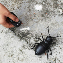 Laden Sie das Bild in den Galerie-Viewer, Elektrisches Insektenspielzeug mit Fernbedienung