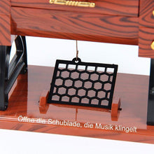 Laden Sie das Bild in den Galerie-Viewer, Mini-Nähmaschinen-Spieluhr